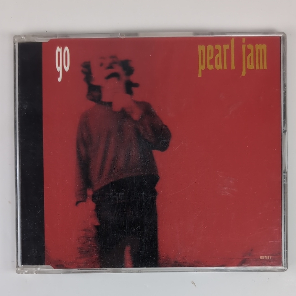 PEARL JAM GO CD Maxi-Single 3 Tracks-Alone, Elderly Woman(acoustic) NM 1993